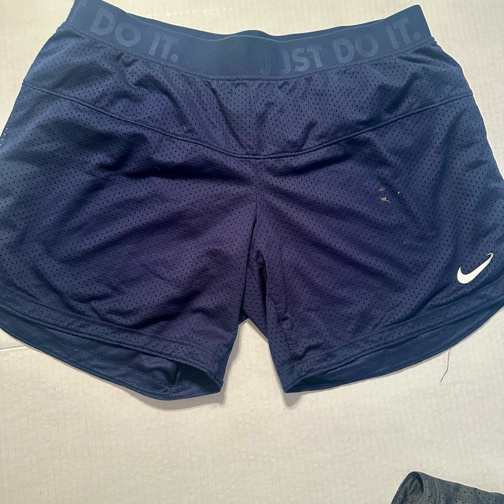 Women’s Medium Mesh Nike shorts